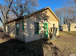 1007 E Ruth St, Benton, IL 62812