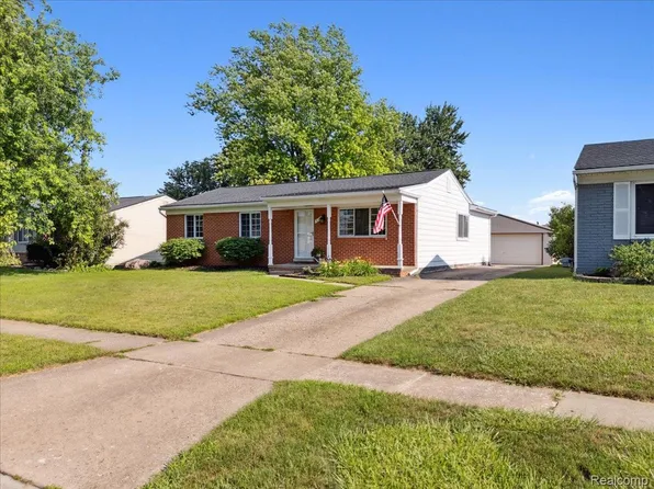 321 Harvard Ave, South Lyon, MI 48178