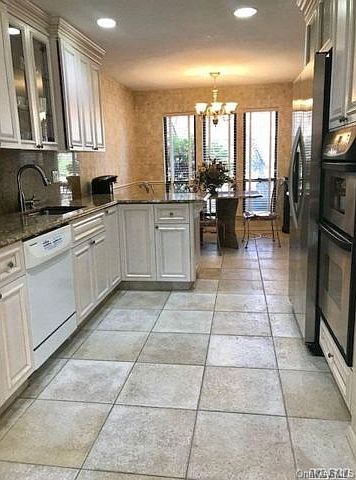 1st image of 18 Wimbledon Dr