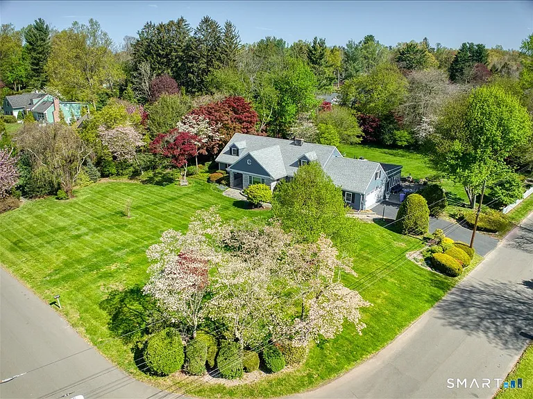94 Fennbrook Dr — Photo 11
