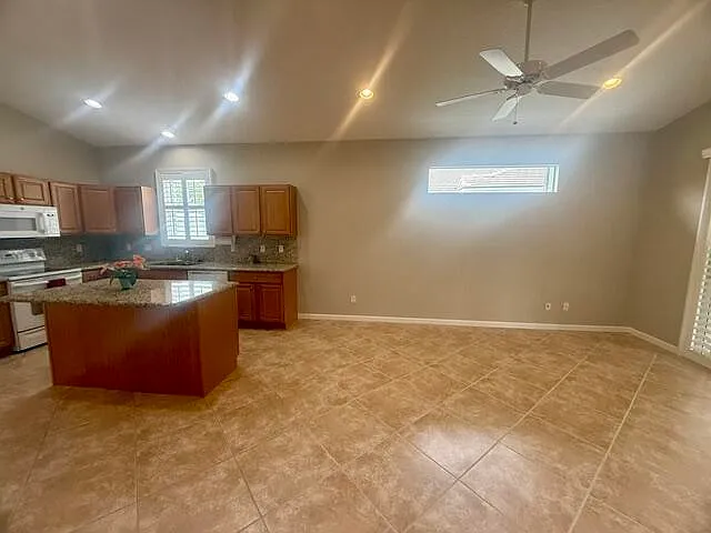 4645 SE Bridgetown Ct — Photo 8