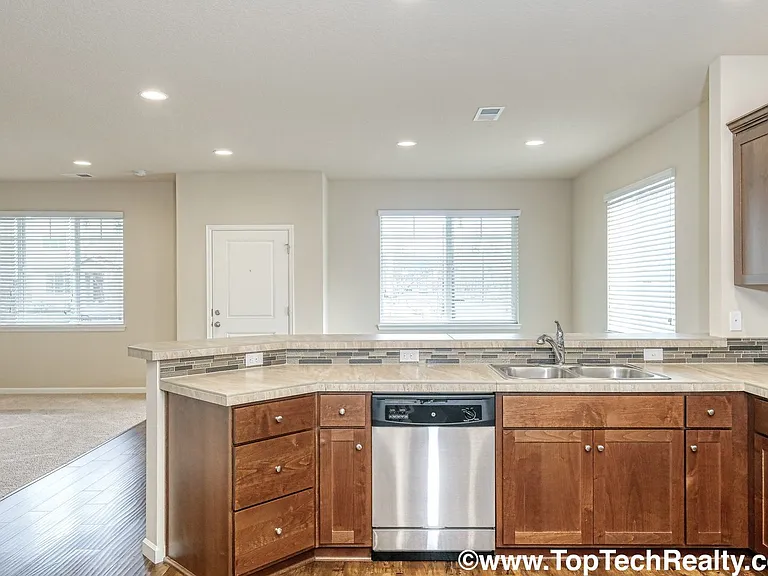 7226 NW Abigail Ter — Photo 7