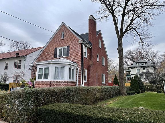 4th image of 240 Tecumseh Ave