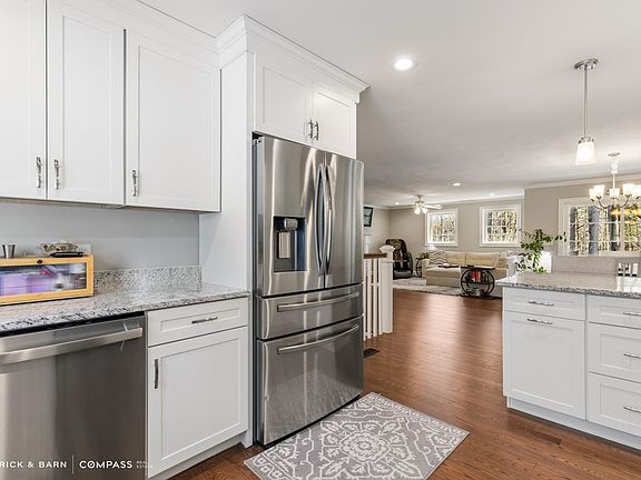 3rd image of 23 Cypress Circle