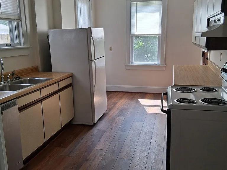 713 Lincoln St — Photo 9