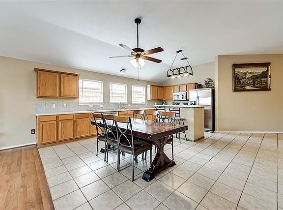 3rd image of 3109 Creekwood Dr