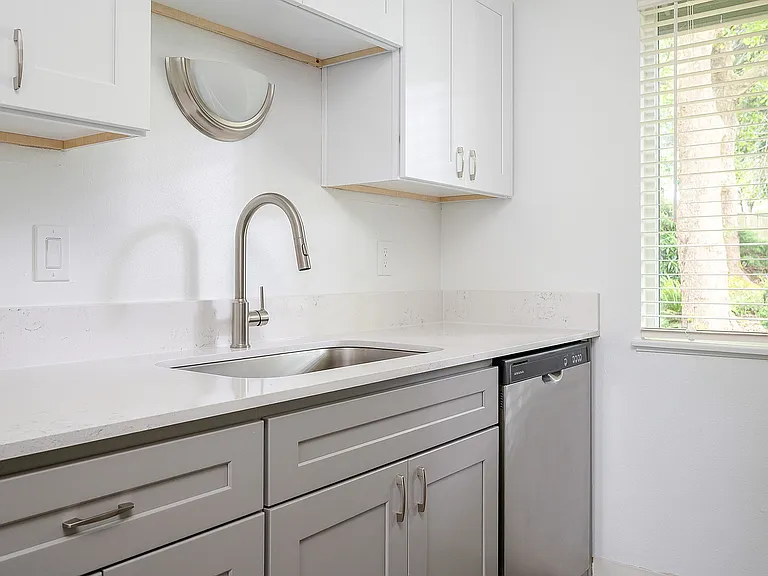 Westwood Green Apartments — Photo 31