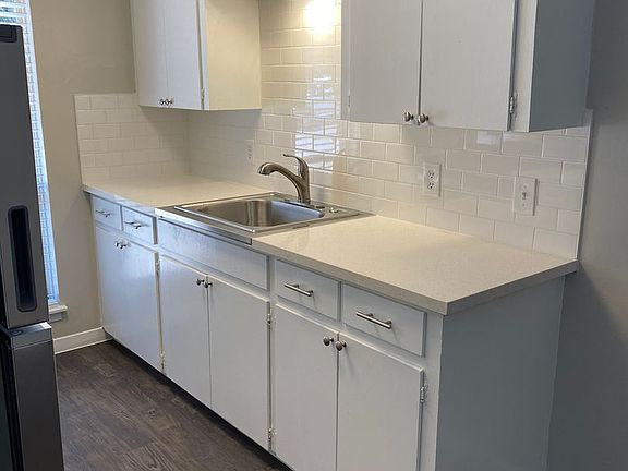 4th image of 5607 Sunshine Dr #117