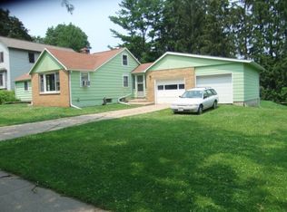 933 2nd St, Baraboo, WI 53913