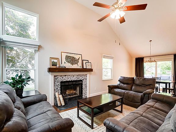 3rd image of 4055 Killary Dr