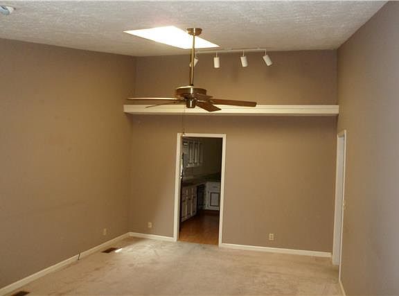 3rd image of 100 Hickory Way N