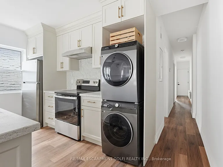 4876 Simcoe St #3 — Photo 12