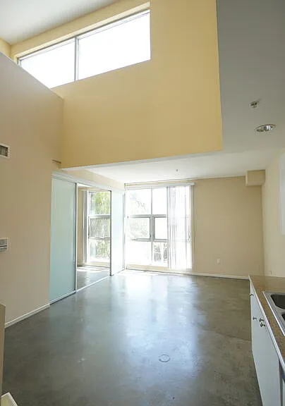 922 W 23rd St #209 — Photo 7