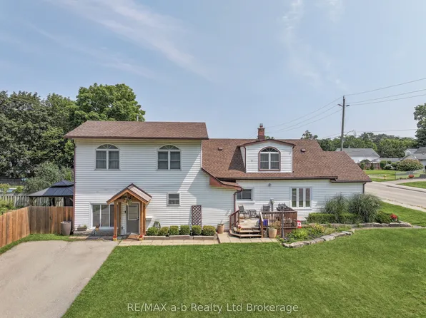13 Potters Rd N, Tillsonburg, ON N4G 2G9