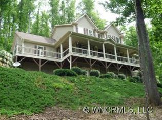 504 Kingcrest Dr, Flat Rock, NC 28731