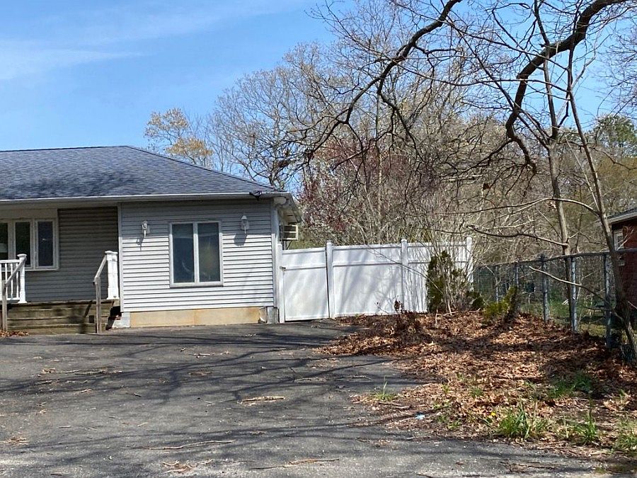329 Railroad Ave, Center Moriches, NY 11934 Zillow