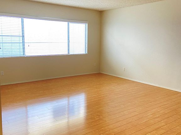 2nd image of 620 E Magnolia Blvd #D