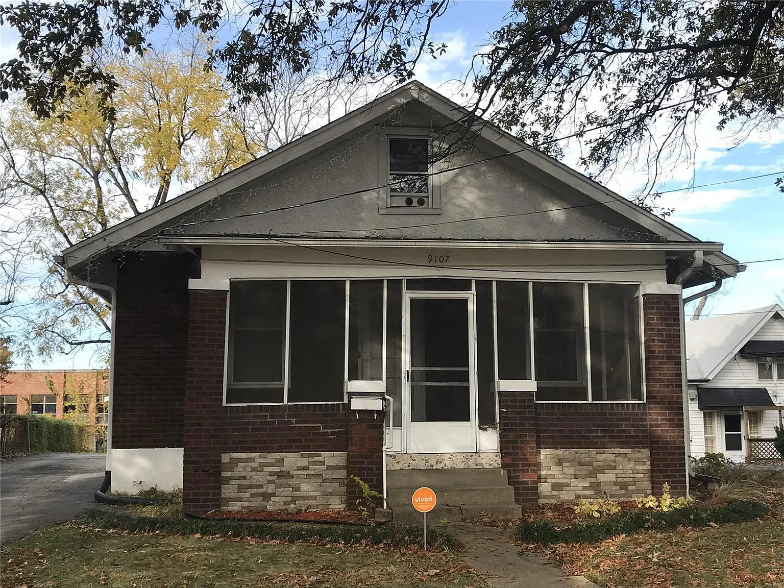 9107 Delphine Ave photo 1