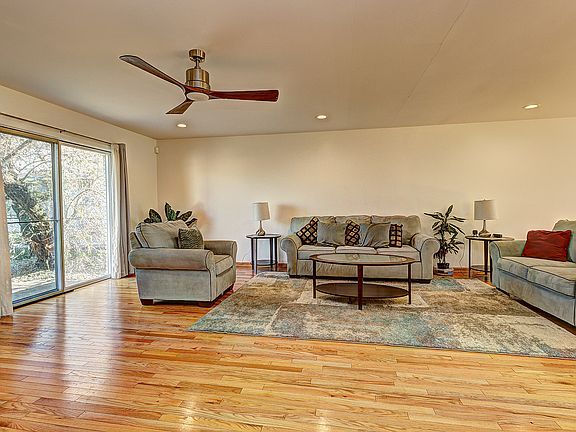 5th image of 7614 Sequoia Ct