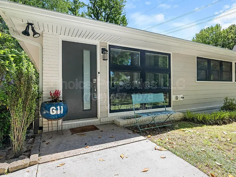 611 Poindexter Dr — Photo 3