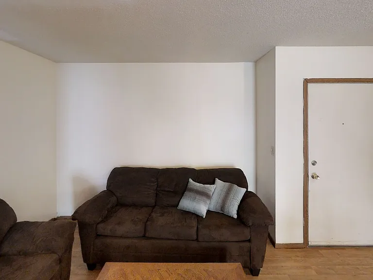 905 W Oregon St — Photo 2