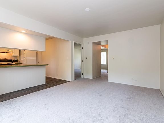4th image of 1734 Henley St APT 11