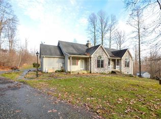 15 Fox Hollow Dr, Macungie, PA 18062