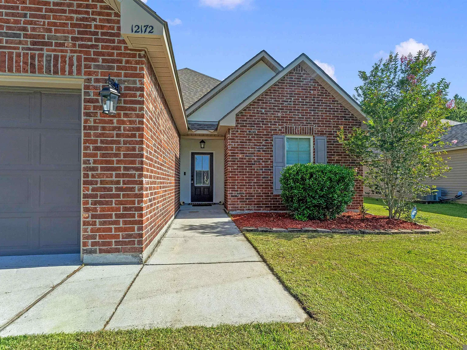 3 bed, 1617 sqft, $1,900 — Photo 2