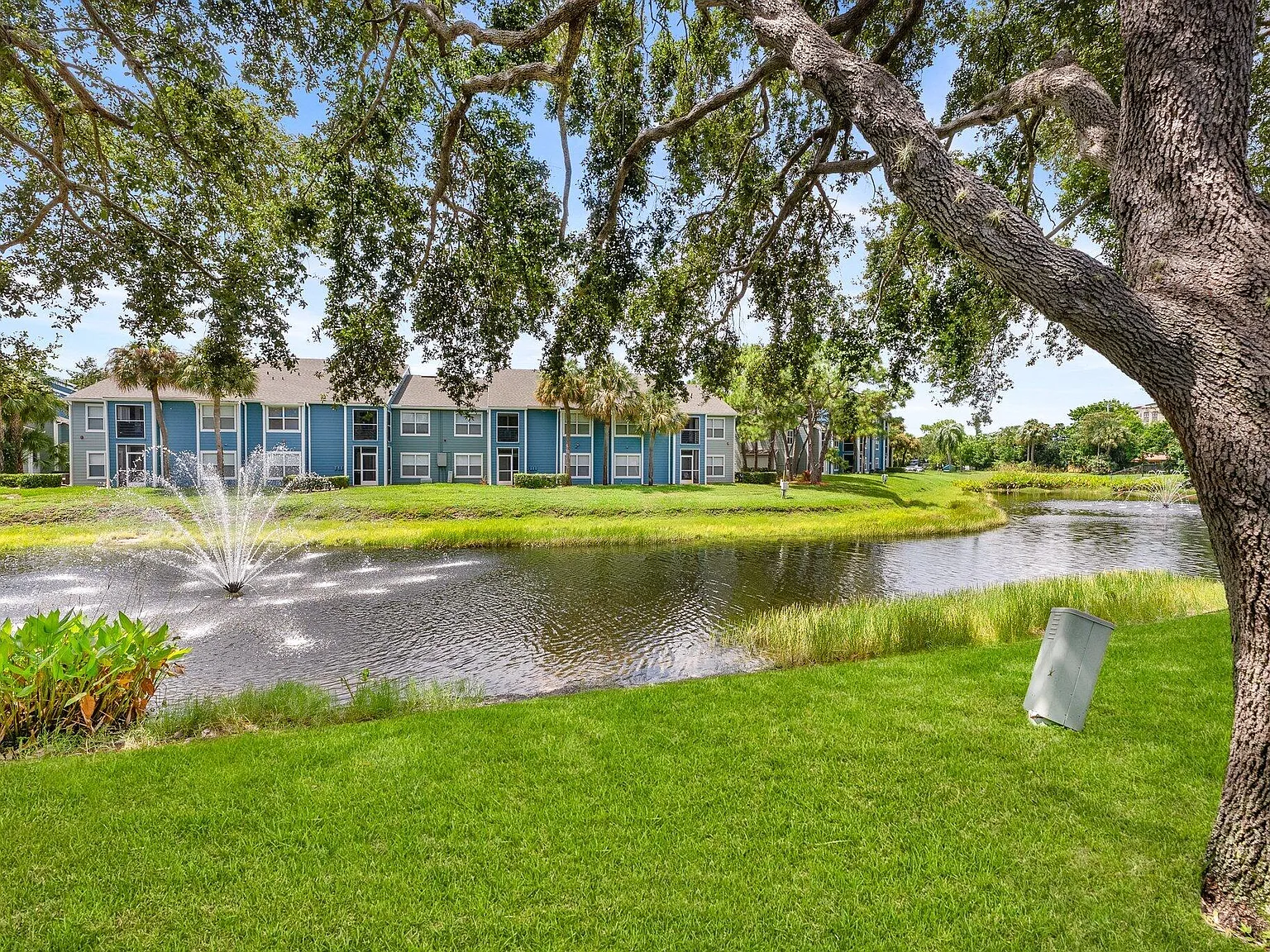 2 bed, 2.0 bath, 1213 sqft, $2,600 — Photo 2
