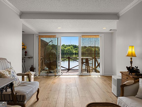 5th image of 8 Northlake Cir