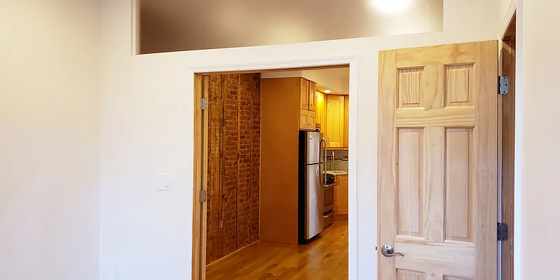 Rented by MCR Realty | media 10