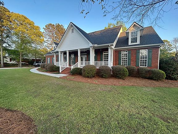 3rd image of 1253 Oakwood Pl