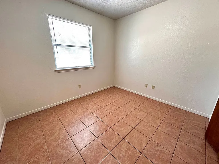 215 Bridle Dr — Photo 13