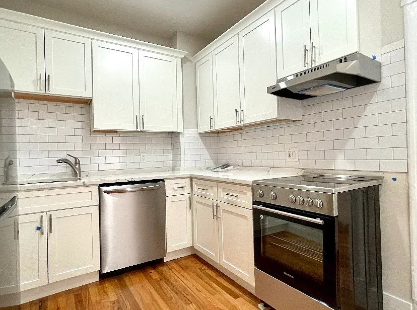 2 bed, 900 sqft, $4,250 — Photo 3