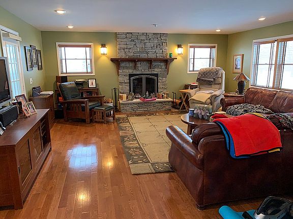 Open floorplan thruout 