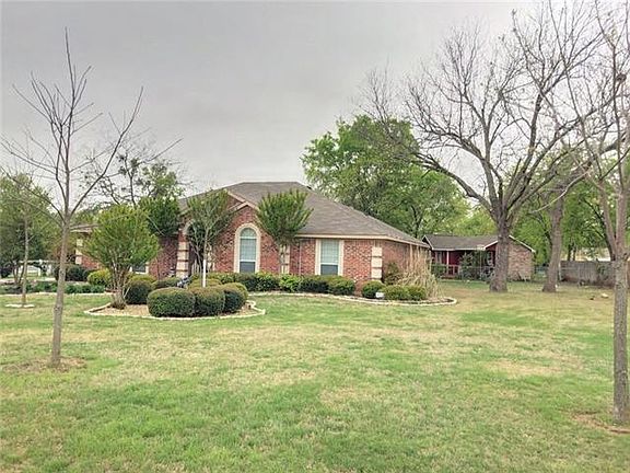 2nd image of 1015 Red River Dr