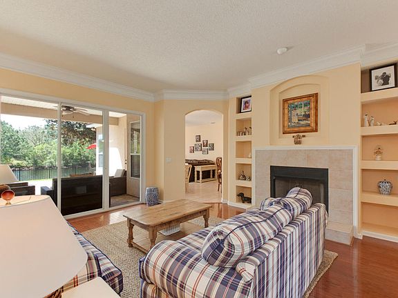 5th image of 397 W Silverthorn Ln