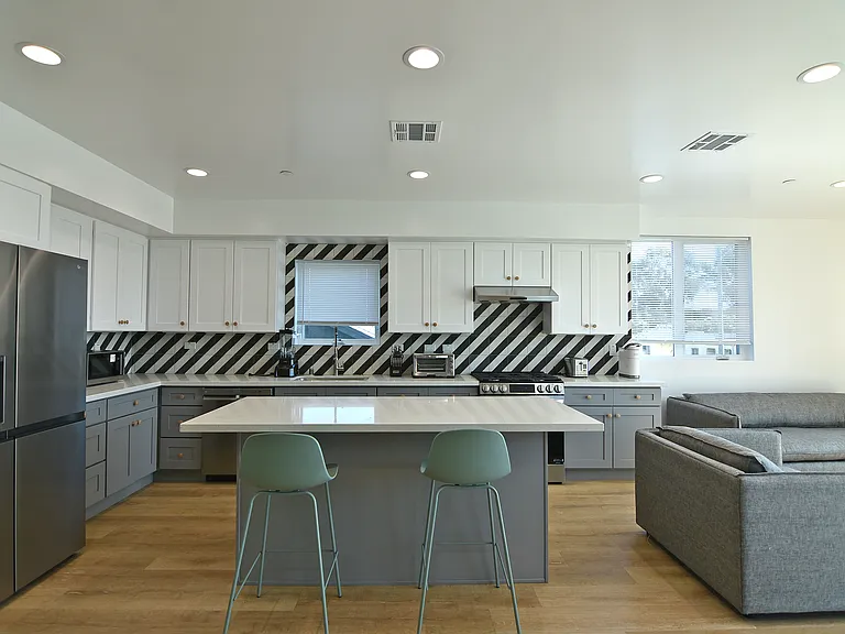 2533 S Curson Ave #3H — Photo 10