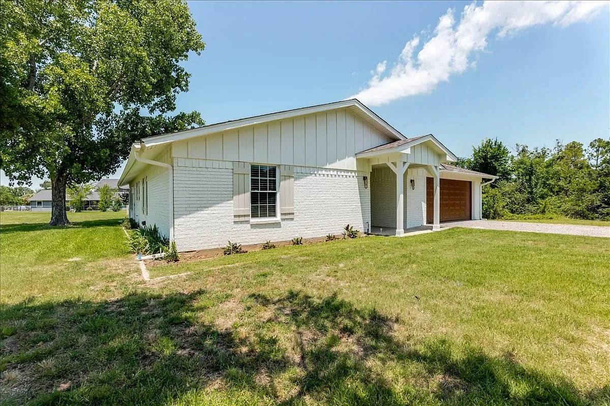 3 bed, 2.0 bath, 1515 sqft, $2,650 — Photo 1
