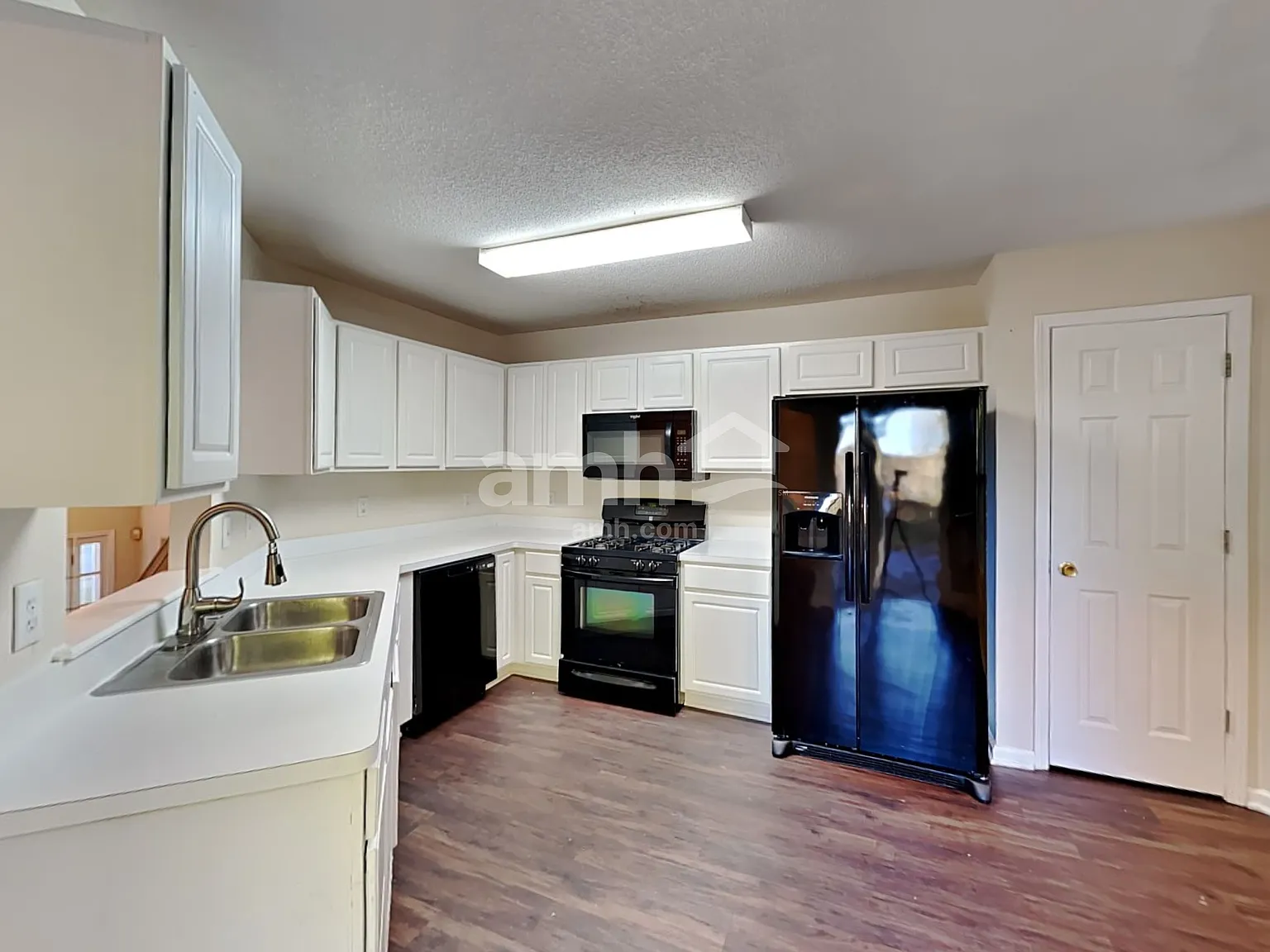 5 bed, 3.0 bath, 2049 sqft, $2,610 — Photo 3