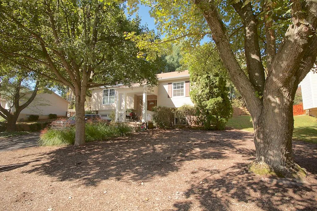 4 bed, 2058 sqft, $3,300 — Photo 1