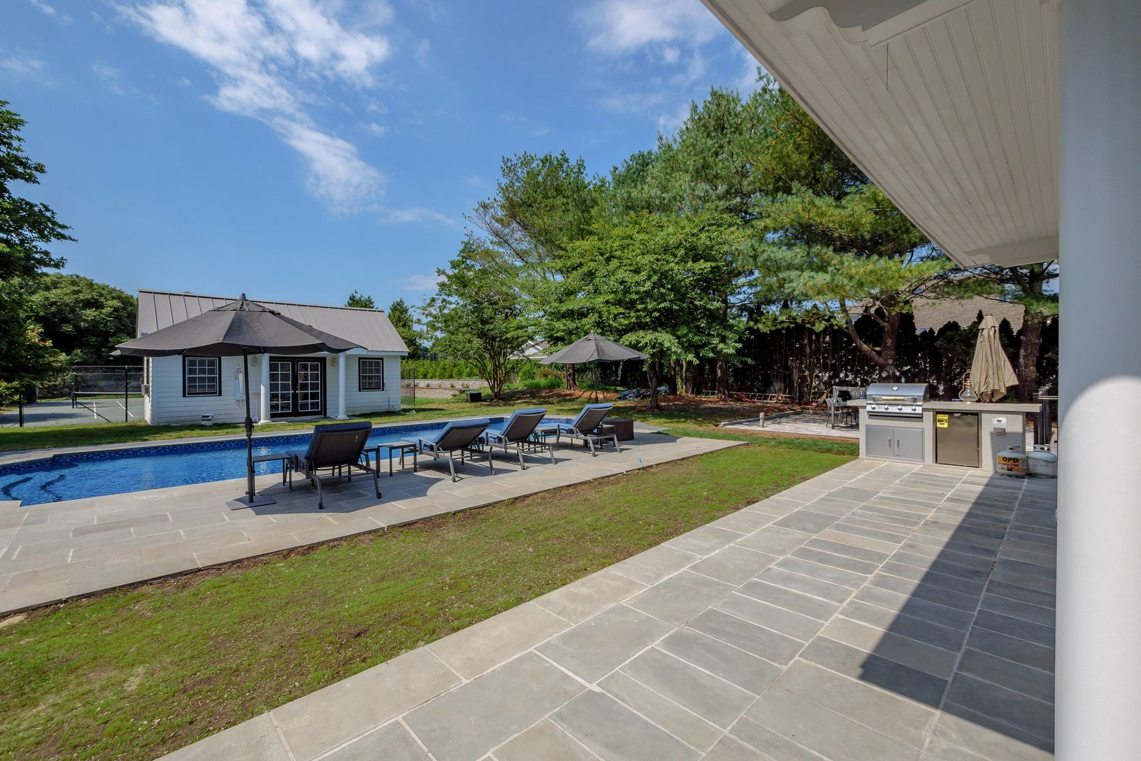  Plenty of Lounging Area