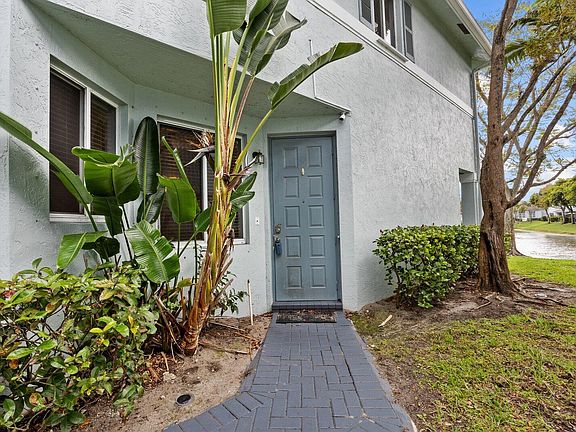 2nd image of 1955 Alamanda Way
