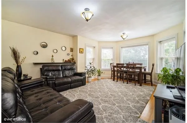 Primary Photo - 6333 N Francisco Ave #2
