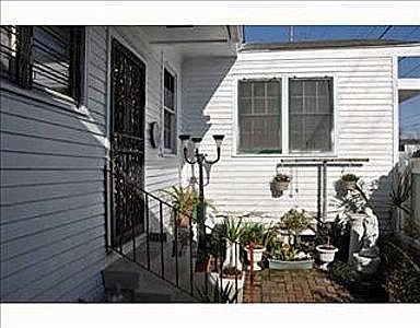 5th image of 3816 Baudin St