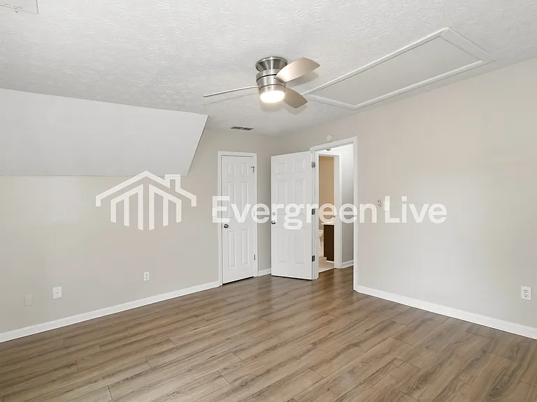 2255 Huntington Dr — Photo 12