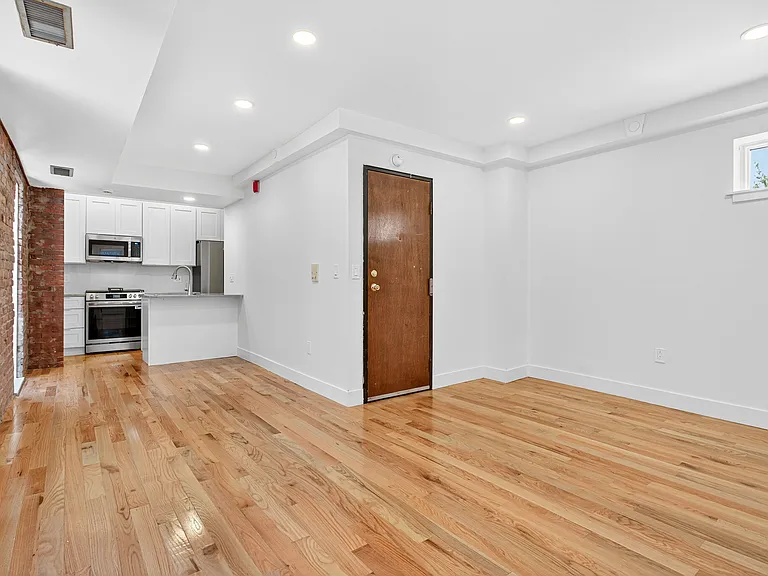 2213 Green St #B2 — Photo 6