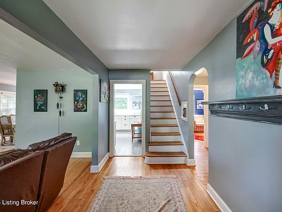3rd image of 210 Daisy Ln