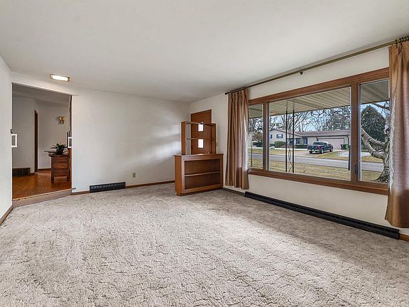 4th image of 104 Cherokee Road