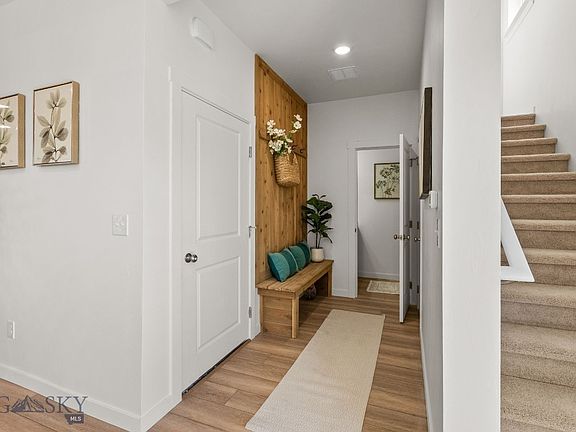 3rd image of 834 Spaniel Ln